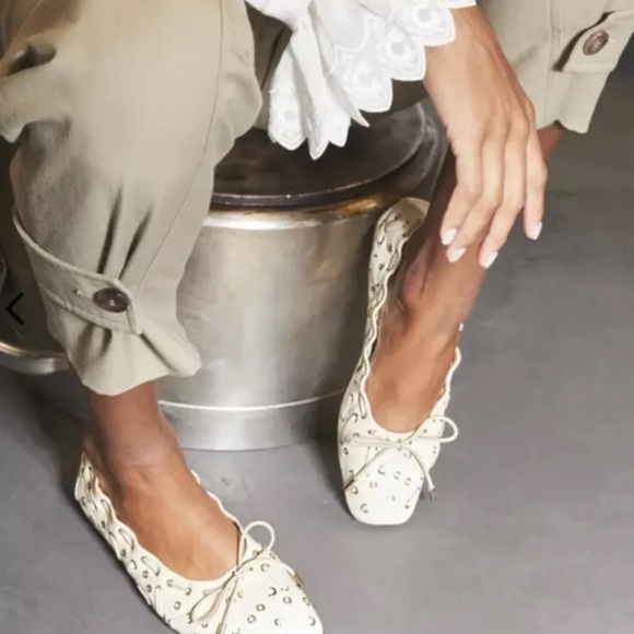 Chloe Oracia Grommet White/Ivory Leather Ballerina Flats Size 36.5 (MSRP $795) - Picture 9 of 9